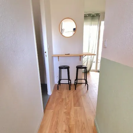 De 16-17 Apartment *